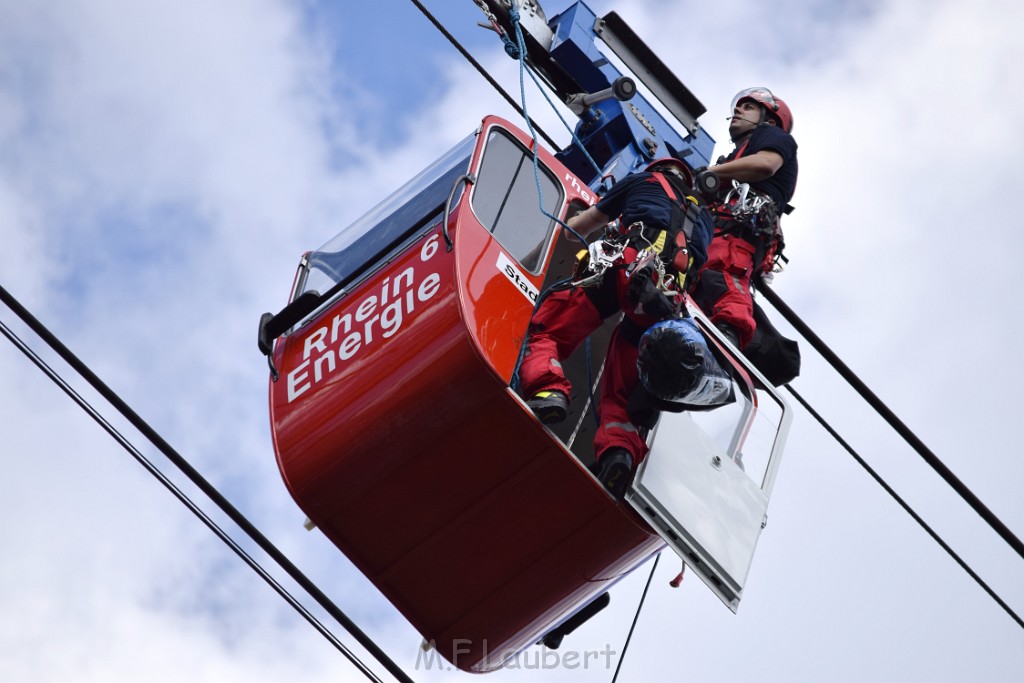 Koelner Seilbahn Gondel blieb haengen Koeln Linksrheinisch P258.JPG - Miklos Laubert